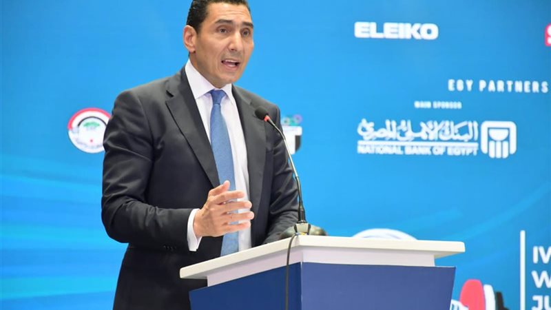 وزير الشباب والرياضة