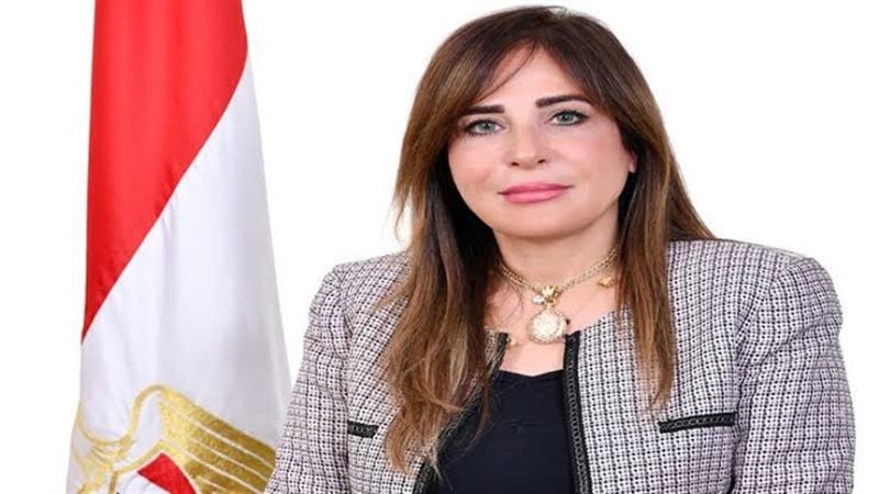 وزيرة الإسكان 