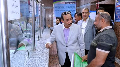 محافظ سوهاج يفاجئ المركز التكنولوجي بجرجا ويتفقد مستوى الخدمات