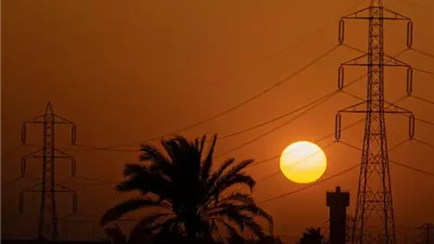 «الشوارع مظلمة والإعلانات منورة».. نقاش ساخن بين عمرو أديب ومتحدث الوزراء
