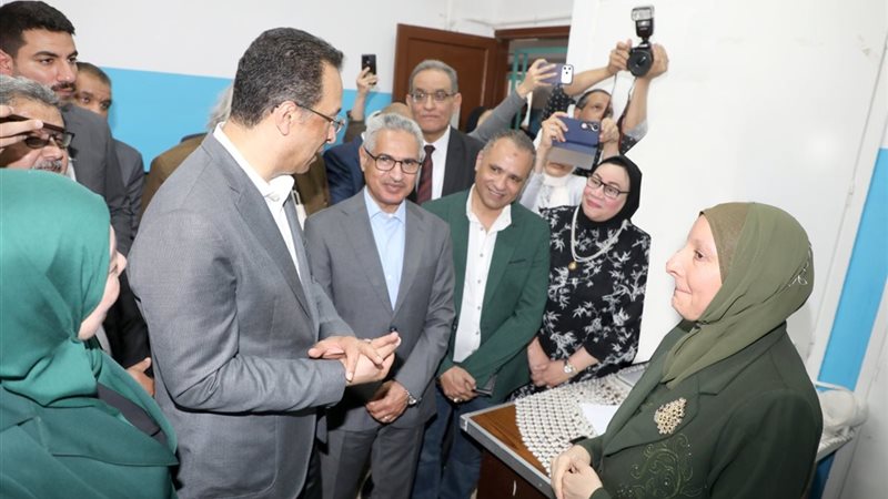 جانب من زيارة وزير