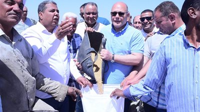 النعماني وسط المزارعين.. إفطار جماعي يعكس روح الأسرة في مزارع جامعة سوهاج