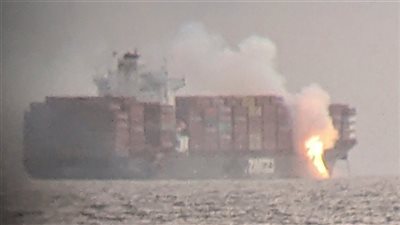 على متنها 24 شخص.. حريق وانفجار على متن سفينة شحن كورية بمضيق هرمز 