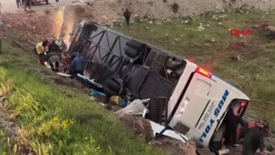تركيا.. مصرع 3 أشخاص بينهم طالب مصري في حادث انقلاب حافلة