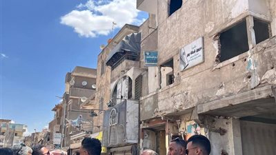 إزالة عقار آيل للسقوط وتطوير حديقة الغريب ضمن الموجة 29 بحي السويس