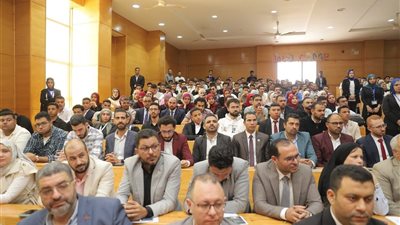 رئيس جامعة السويس يفتتح الملتقى الطلابي بكلية التكنولوجيا والتعليم