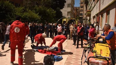 نائب محافظ الإسكندرية تشهد تجربة إخلاء بمدرسة للمكفوفين لرفع جاهزية الطوارئ