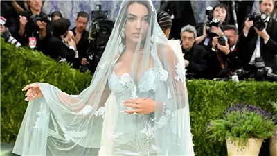 جورجينا رودريجيز تظهر بالطرحة في حفل الميت جالا 2026