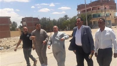 الصرف الصحي والنظافة.. مرور ميداني بقري حي الجناين بالسويس لمتابعة الخدمات 