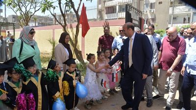 محافظ أسيوط يشهد احتفالية تخريج طلاب التربية الخاصة ويفتتح معرض إبداعاتهم
