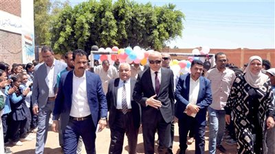 محافظ الأقصر يتفقد مشروعات القرنة ويوجه بسرعة استكمال كورنيش البر الغربي 