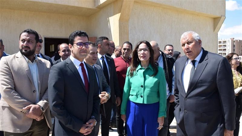 وزيرة الثقافة 