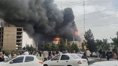 إعلام إيراني: إصابة 10 أشخاص في حريق مركز تجاري غرب طهران |فيديو