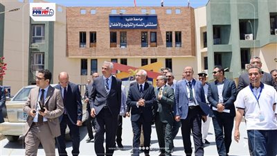 رئيس جامعة المنيا يتفقد استعدادات مستشفى النساء والتوليد للاعتماد الصحي 