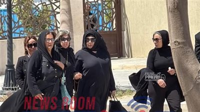 فيفي عبده تصل جنازة هاني شاكر: الأمير الطيب المحترم |صور 