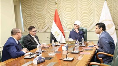 الأزهري يبحث تعزيز استثمارات الأوقاف في اجتماعه بالمجموعة الوطنية