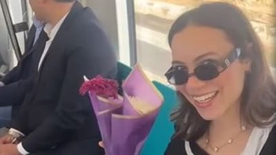 بالورود.. مونوريل شرق النيل يستقبل ركابه احتفالا بتدشينه |فيديو