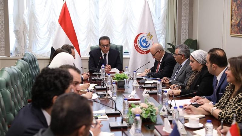 وزير الصحة الدكتور