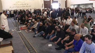 الشيخ خالد الجندي يدعو لـ هاني شاكر قبل صلاة الجنازة: كان محبوبا ومباركا
