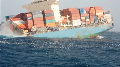 اليونان.. غرق سفينة شحن قبالة سواحل أندروس ونجاة جميع أفراد طاقمها