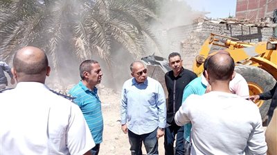 تنفيذ الموجة 29 لازالة التعديات على اراضي املاك الدولة بحي عتاقة بالسويس