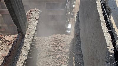 بتوجيهات محافظ الجيزة.. حملة مكبرة لإزالة المباني المخالفة بفيصل |صور