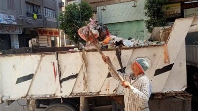 تكثيف حملات نظافة بأحياء مدينة دمنهور بالبحيرة على مدار اليوم
