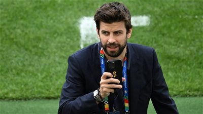 الاتحاد الإسباني يقرر إيقاف بيكيه شهرين بسبب أزمة الحكام