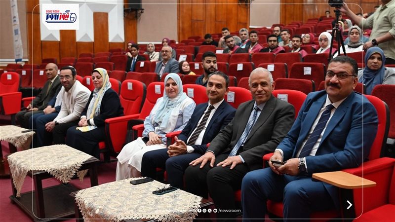 جانب من الندوة