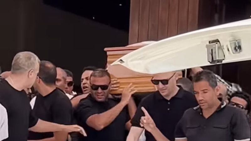 رامي صبري في جنازة