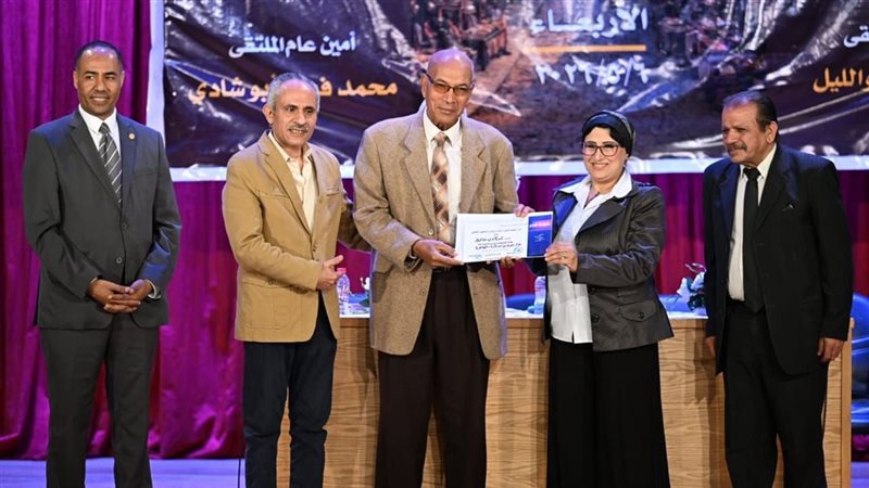 ملتقى أدباء القاهرة