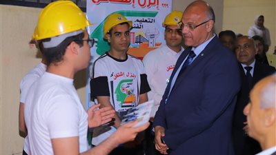 محافظ الإسكندرية يلتقي فريق مبادرة 