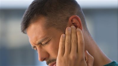 وصفة مجربة لعلاج طنين الأذن باستخدام زيت الزيتون والثوم في المنزل