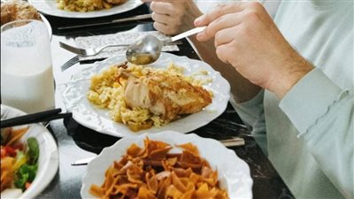     هل العشاء خطر على مرضى السكري؟ الحقيقة الكاملة التي يتجاهلها كثيرون