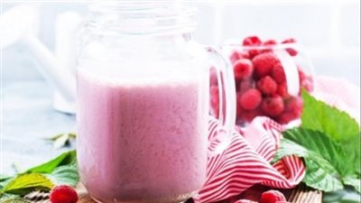 طريقة عمل     سموثي التوت الأحمر والموز.. وصفة غنية بالفيتامينات والطاقة