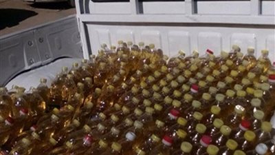 حماية المستهلك يضبط 3 أطنان زيت وخل مجهولة المصدر بالشرقية