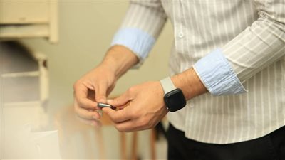 تسليم سماعات طبية للأطفال ضعاف السمع بمستشفى الأزهر بأسيوط