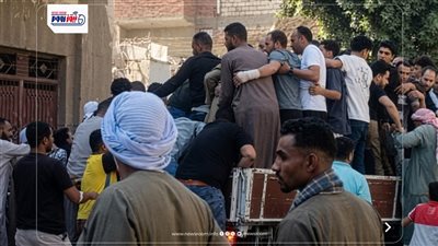 بالصراخ والعويل.. حزن يخيم علي قرية لاعب الزمالك في تشييع جنازة والده بالمنيا