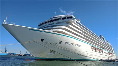 على متنها 752 سائحًا.ميناء غرب بورسعيد السياحي يستقبل السفينة CRYSTAL SERENITY