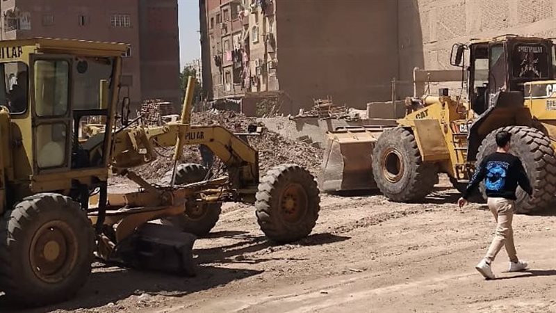 جانب من توسعة الطريق