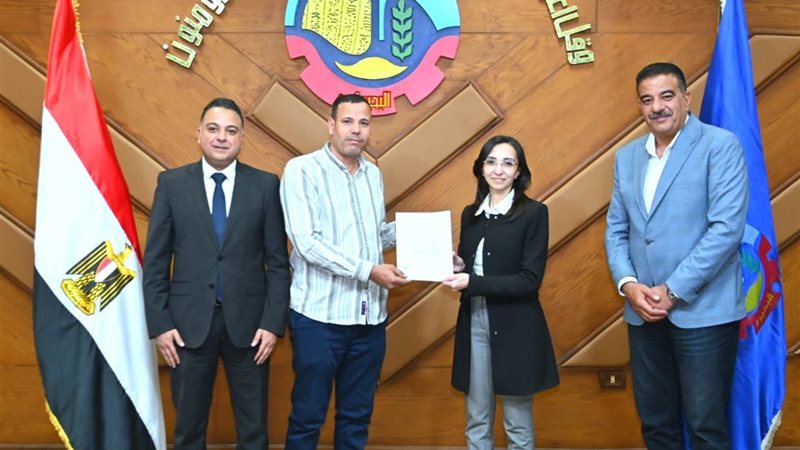 تسليم عقود تقنين