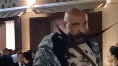 واقف بره ومش راضين يدخلوه.. طرد حسن الهلالي من عزاء هاني شاكر