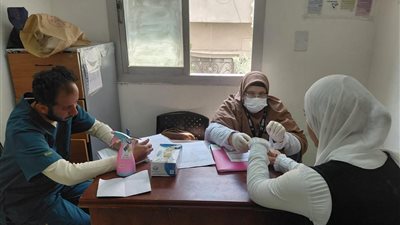 قافلة حياة كريمة تنجح في تقديم الرعاية لـ 1339 مواطن بكفر شحاتة