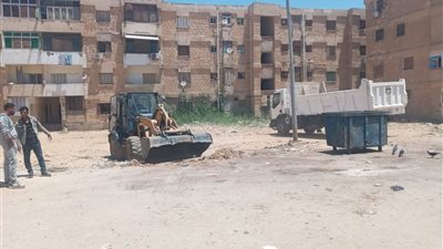جهود يومية مكثفة لحملات النظافة بالفترة الصباحية في حي فيصل بالسويس