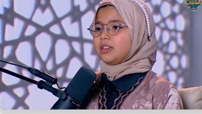 أداء متمكن.. الطفلة تلا الجابري تبدع في تلاوة القرآن الكريم على قناة الناس