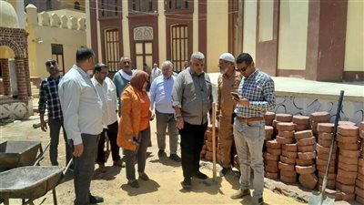 محافظ أسيوط: تطوير محيط مسجد أبو العيون بدشلوط وتركيب بلاط الإنترلوك بالساحة 