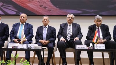 خلال احتفالية يوم الطبيب.. نقيب الأطباء يحذر من أزمة تدريب أطباء الامتياز