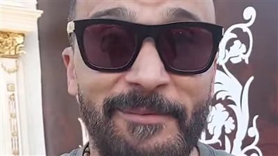أول ظهور بعد وفاتها إبراهيم سعيد لـ نيوز رووم: بيطبطبوا عليا في حزني على أمي