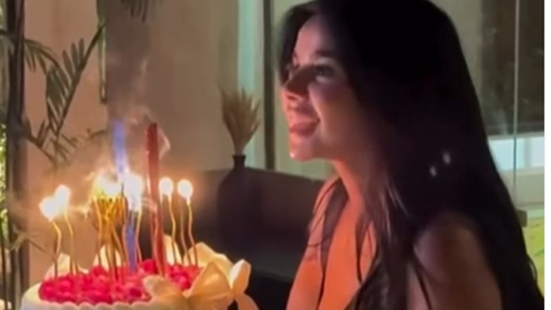 منة عرفة تحتفل بعيد