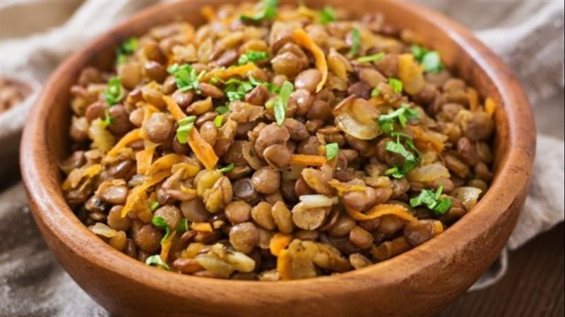 طريقة عمل عدس مطبوخ
